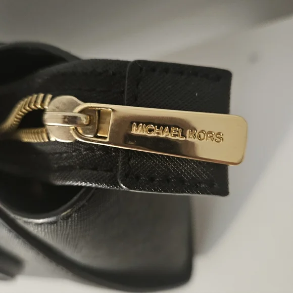 Michael Kors Black Selma Medium Saffiano Leather Purse 🖤 - Picture 4 of 10